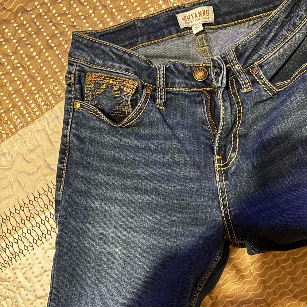 Shyanne Bootcut Jeans; 27 Short - Picture 4 of 4